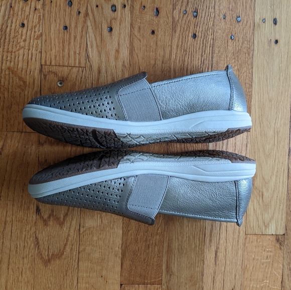 Earth Origins Elin Slip On Sneakers - Picture 8 of 9